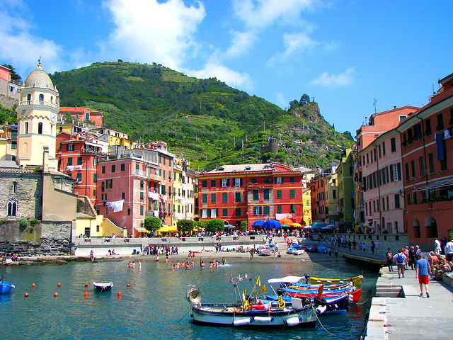 Swimming in the colourful Cinque Terre.  Image by katiedee47 (Flickr CC)