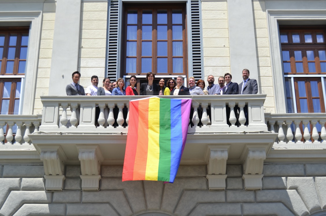 The staff of the US Consulate in Florence during the recent International Day Against Homophobia, Biphobia and Transphobia on May 17.