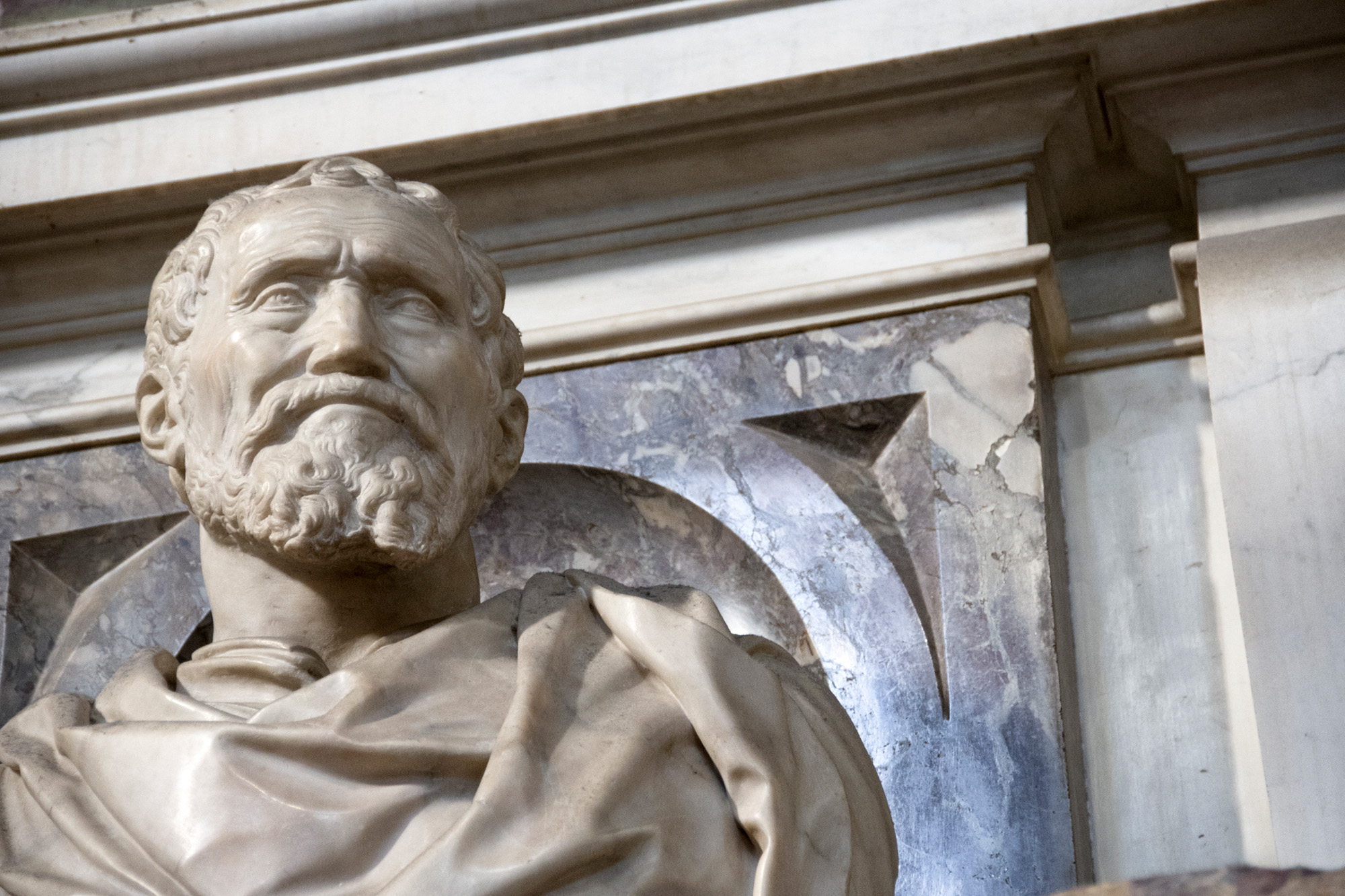 Bust of Michelangelo on tomb