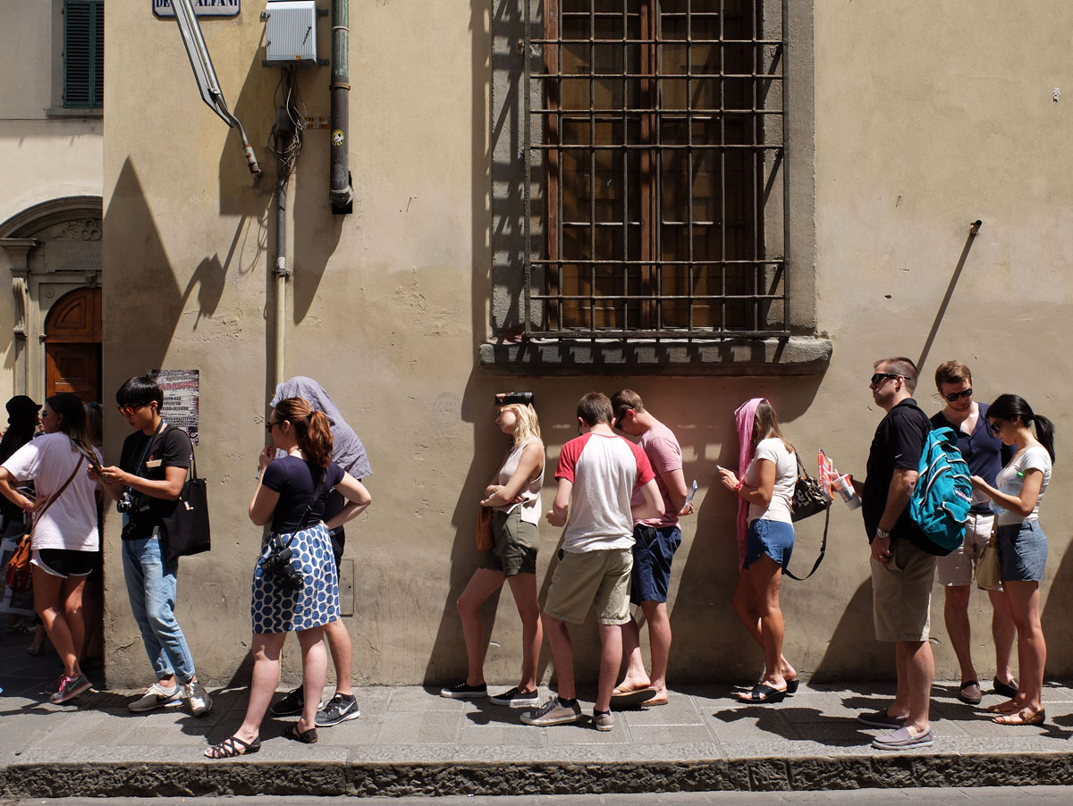 Travelers waiting in line at the Accademia in summer | Photo Alexandra Korey