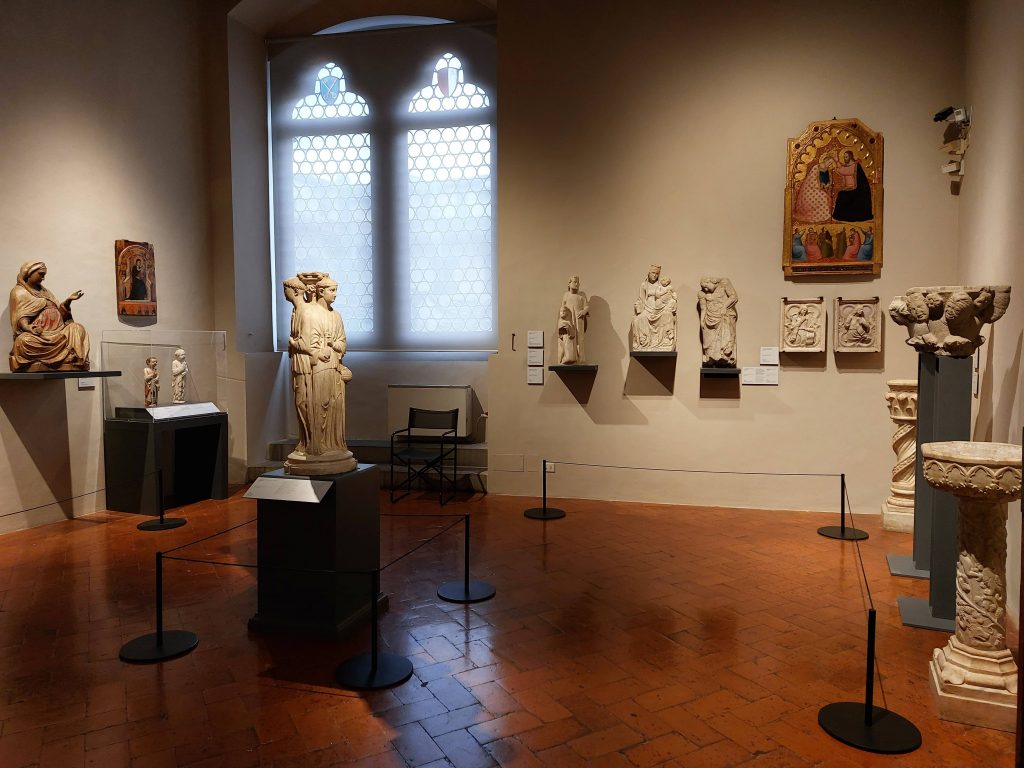 Aula Patung Abad Pertengahan di Museum Nasional Bargello diperbaharui
