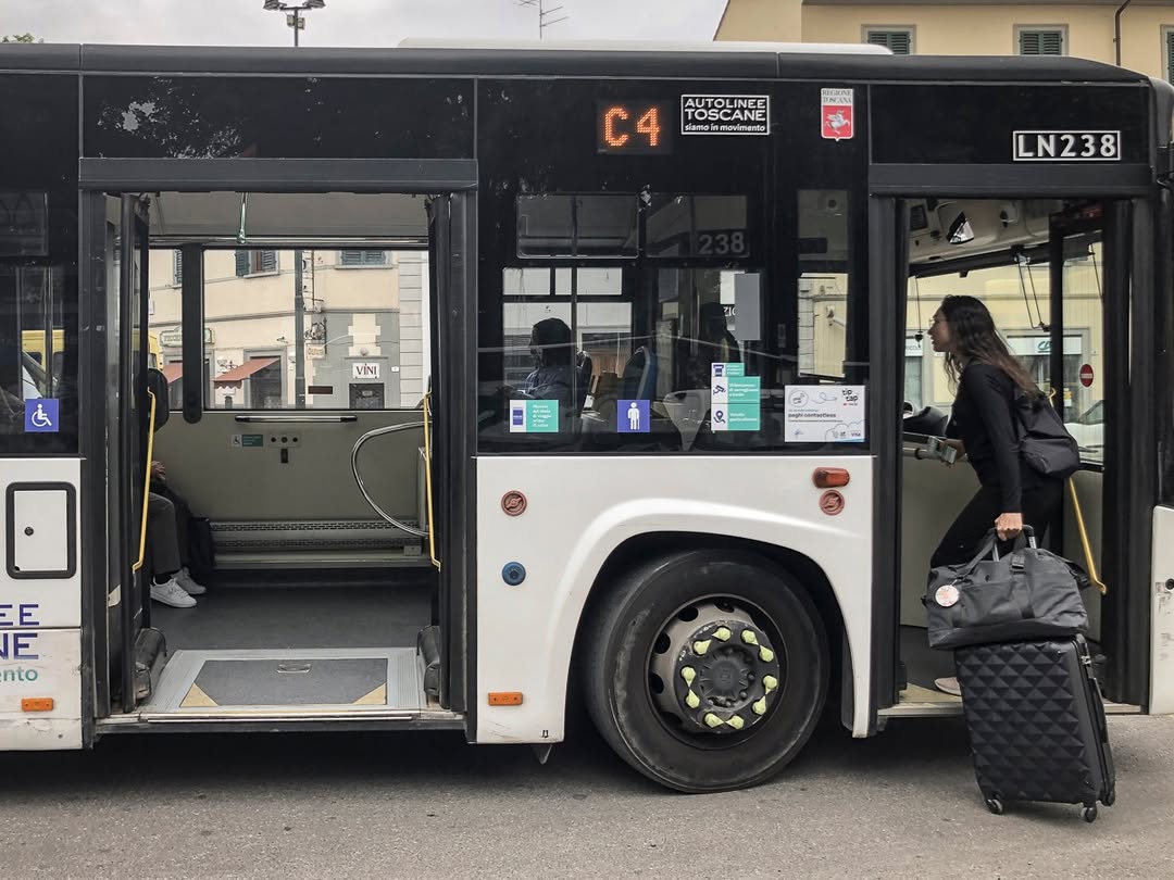 Explore Tuscany by bus this summer