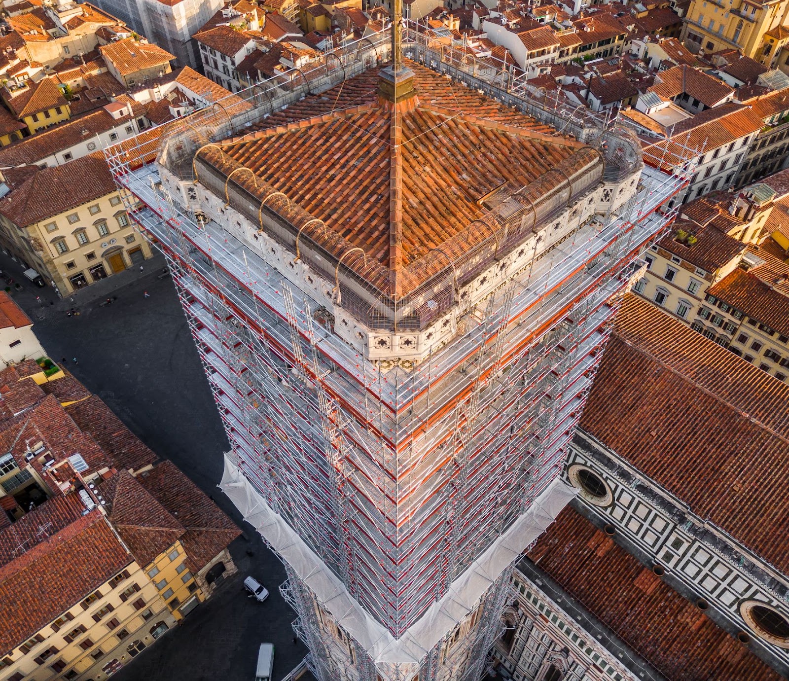 Restauração da Torre do Sino de Giotto começa após conclusão de 86 metros de andaimes