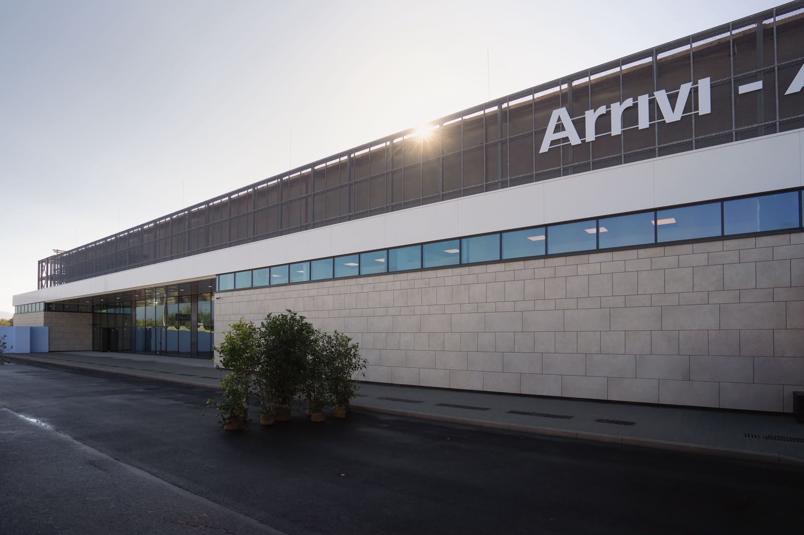 Aeroporto de Pisa inaugura novo terminal de chegadas